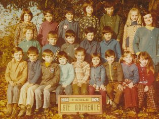 École de Sainte-Arthémie, Classe de Mme Tissandié, 1974-1975 Photo d'écoliers