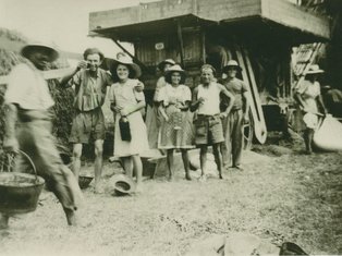 photo de battage de Sainte-Arthémie en 1942