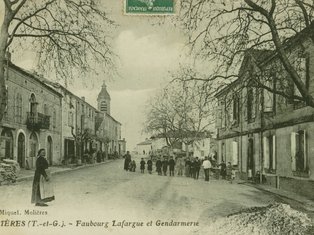 Photo de l'entrée du village de Molières