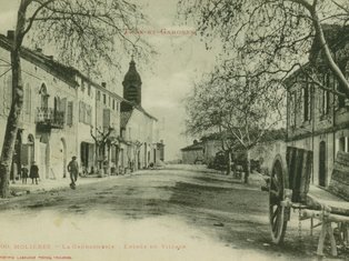 Photo de l'entrée du village et Gendarmerie de Molières