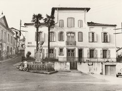 Carte postale ancienne de la ville de Molières 82