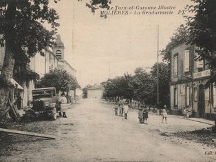 photo de l'entrée du village et Gendarmerie de Molières